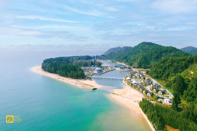 Quang Ninh makes a breakthrough in coastal and island tourism - Photo 4. Quảng Ninh bứt phá du lịch biển đảo- Ảnh 4.