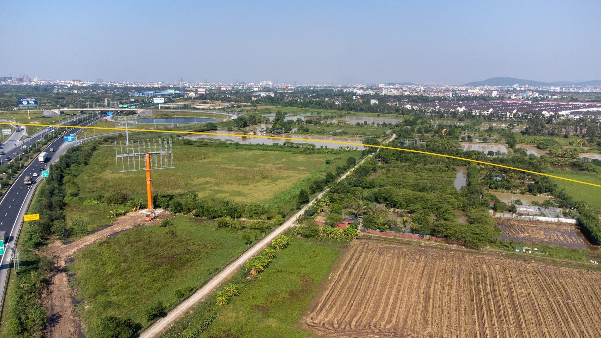 منطقه اطراف تقاطع نین هیپ در حال حاضر عمدتاً از زمین‌های کشاورزی و برکه‌ها تشکیل شده است.