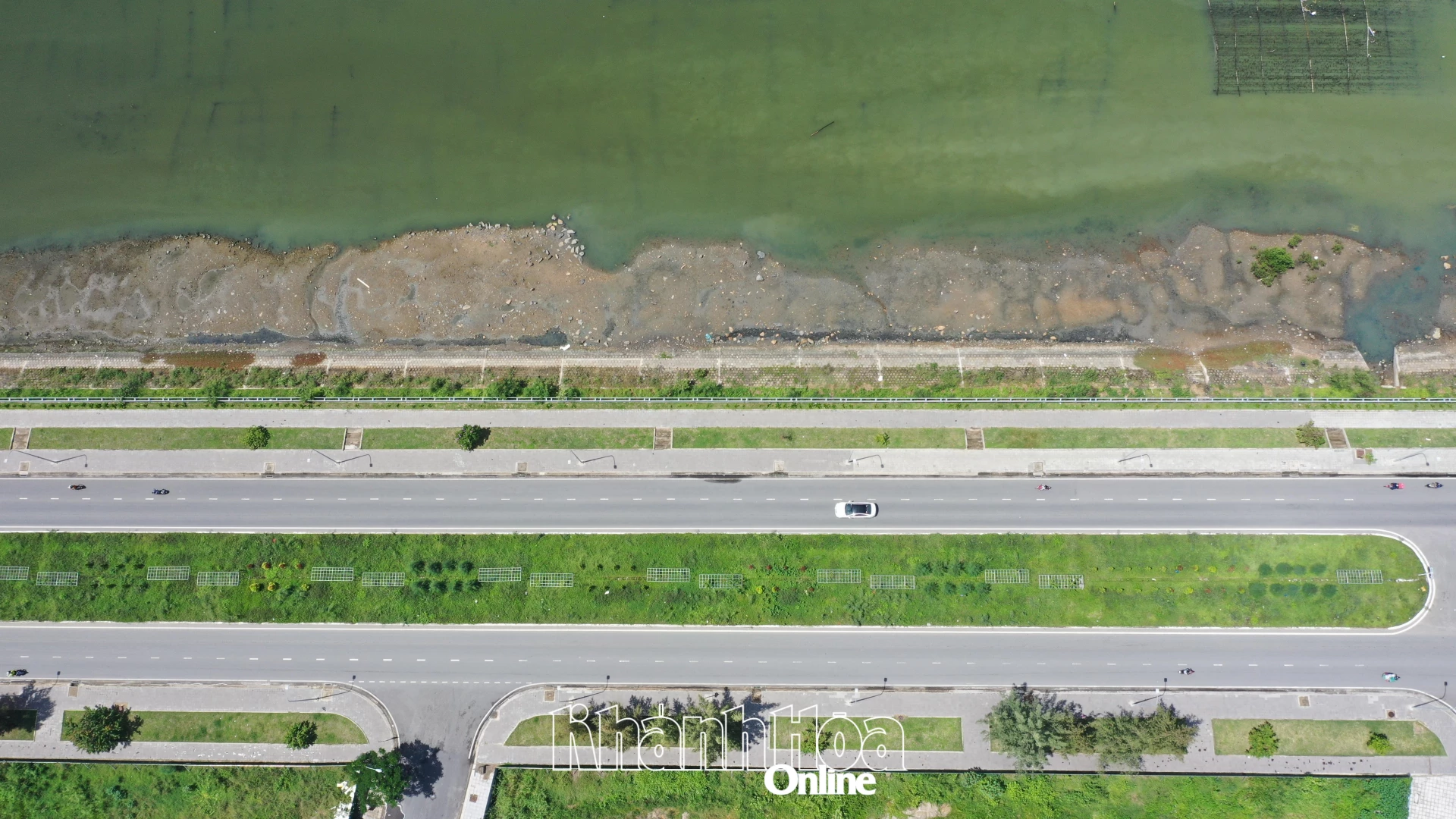 ទិដ្ឋភាពពីលើអាកាសនៃផ្នែកមួយនៃបន្ទះកណ្តាលនៅលើសាខាខាងត្បូងនៃផ្លូវក្រវ៉ាត់ក្រុងលេខ 2។