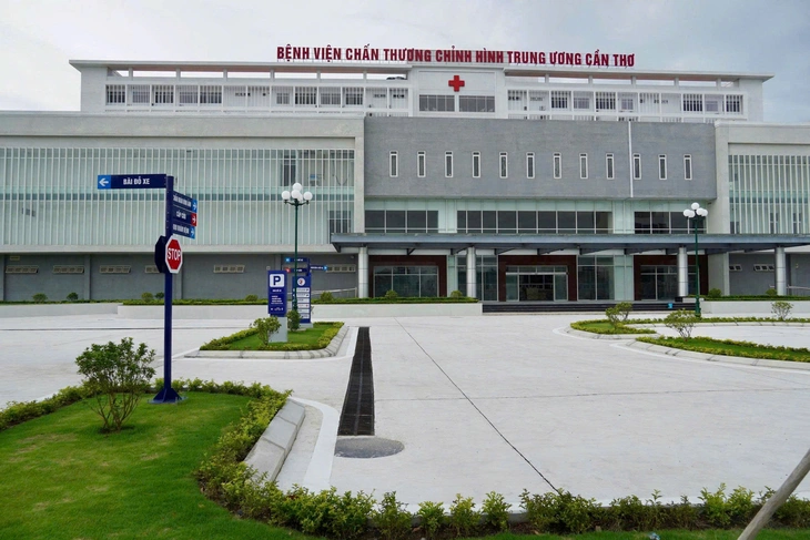 bệnh viện chấn thương - Ảnh 1.