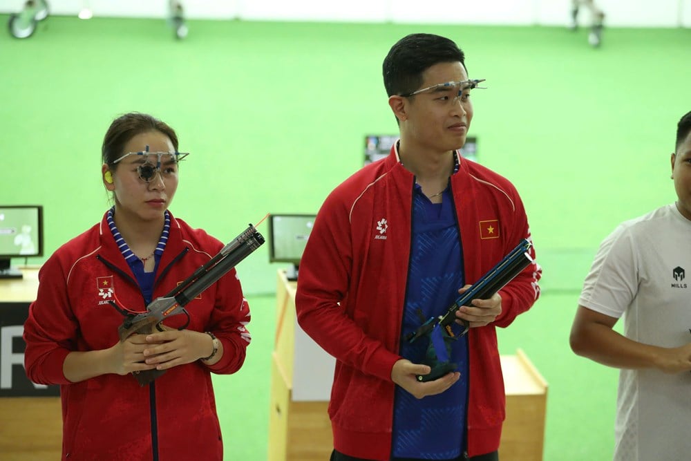 ທ້າວ ທູ ວິງ ແລະ ທ້າວ ກວາງ ຮູຍ ຊະນະຫຼຽນເງິນໃນການແຂ່ງຂັນທີມ - ຮູບທີ 1