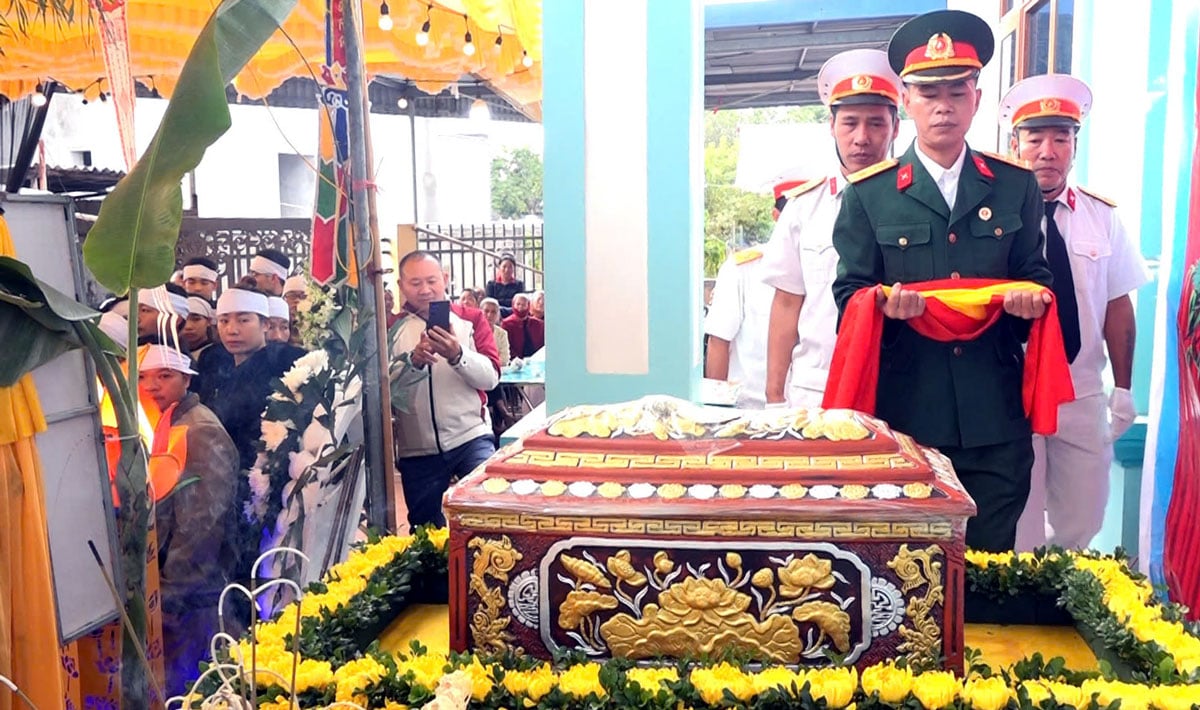 ពិធីលាគ្នា និងបញ្ចុះសពសម្រាប់អដ្ឋិធាតុរបស់យុទ្ធជន ង្វៀន មិញឈីញ ត្រូវបានធ្វើឡើងយ៉ាងឱឡារិក និងដោយការគោរព។