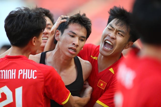 Jadual perlawanan akhir Vietnam B.23, ganjaran VFF sebanyak 500 juta VND: Bermain pada masa yang sesuai untuk memenangi pingat emas Sukan SEA - Foto 1. Lịch thi đấu chung kết U.23 Việt Nam, VFF thưởng 500 triệu: Ra sân giờ đẹp để lấy HCV SEA Games - Ảnh 1.