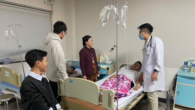 החולים שסבלו מהרעלה מטופלים בבית החולים.