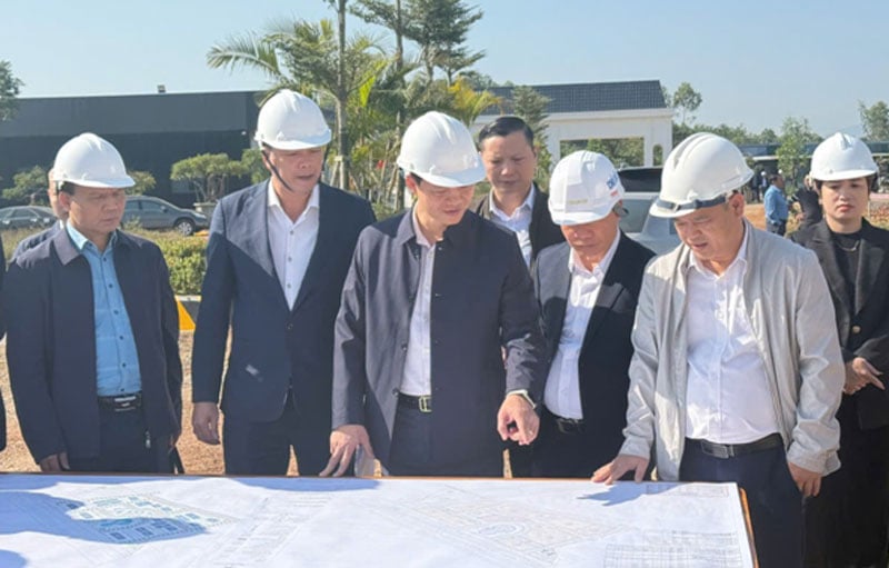 លោក វឿង ក្វឹក ទួន ប្រធានគណៈកម្មាធិការប្រជាជនខេត្ត អញ្ជើញទៅទស្សនា និងត្រួតពិនិត្យវឌ្ឍនភាពនៃគម្រោងលំនៅដ្ឋានសង្គម ដាយថាំង។