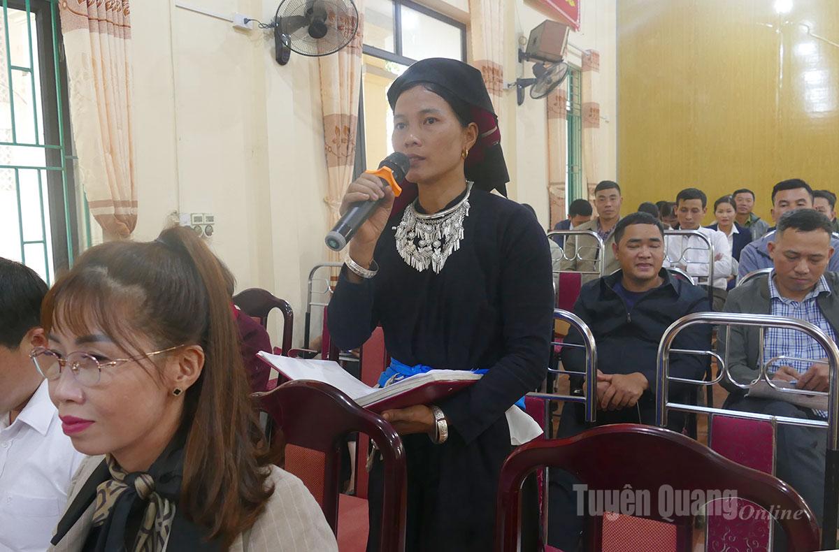 Οι ψηφοφόροι στην κοινότητα Μπανγκ Λανγκ υπέβαλαν προτάσεις στη συνάντηση.