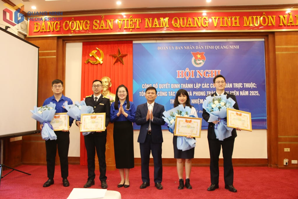 प्रांतीय जन समिति के युवा संघ की कार्यकारी समिति ने 2025 में युवा संघ के कार्य और युवा आंदोलनों में उत्कृष्ट उपलब्धियां हासिल करने वाले समूहों को प्रशंसा पत्र प्रदान किए।