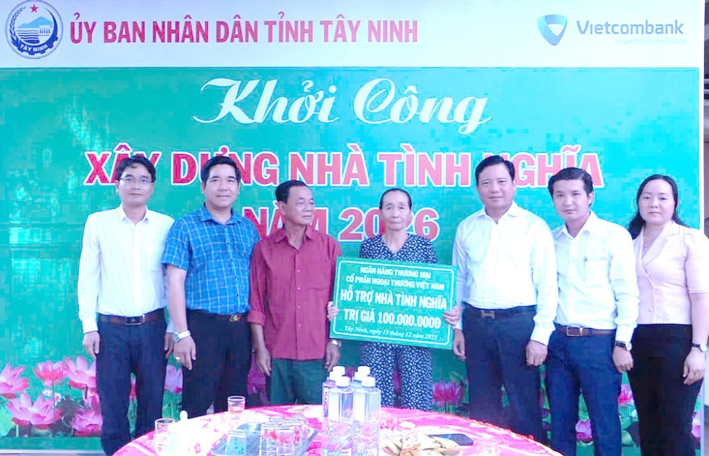 Phó Chủ tịch UBND tỉnh Phạm Tấn Hòa dự lễ khởi công xây dựng nhà tình nghĩa tại xã Bình Hiệp