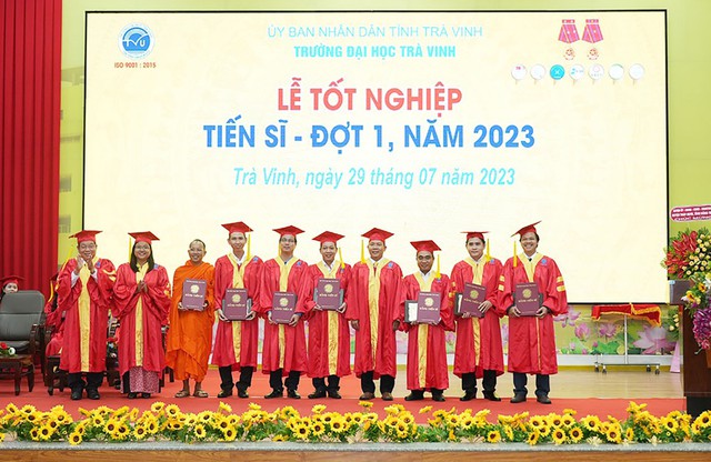 Le premier moine khmer d'Occident à recevoir un doctorat - Photo 3.