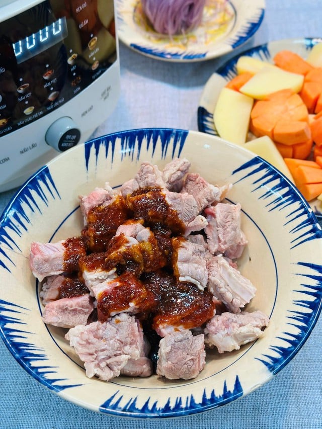 Rindfleischgerichte zählen zu den besten Speisen der Welt; probieren Sie dieses unglaublich einfache Rezept an einem kalten Tag – Sie werden es lieben! – Foto 4. Món ăn từ thịt bò lọt top món ngon thế giới, ngày lạnh thử ngay cách chế biến vô cùng đơn giản, ăn là mê này - Ảnh 4.