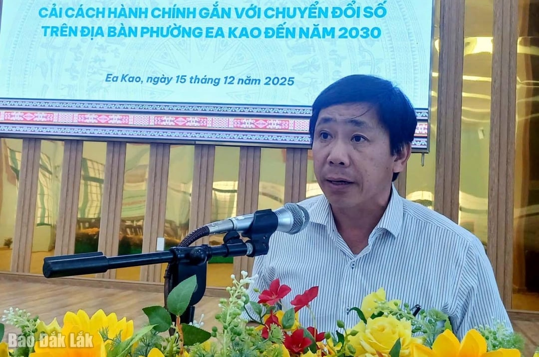 អនុលេខាគណៈកម្មាធិការបក្ស និងជាប្រធានគណៈកម្មាធិការប្រជាជនសង្កាត់ Le Dai Thang បានថ្លែងសុន្ទរកថាបើកសន្និសីទ។