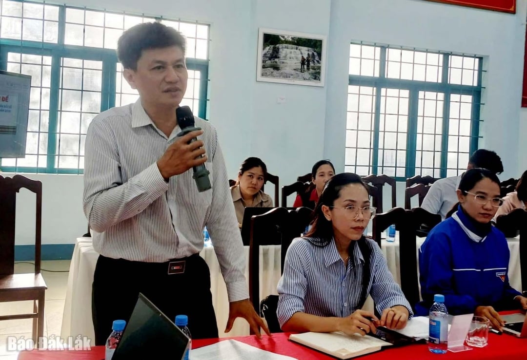 លោក Nguyen Thanh Son អនុប្រធាន VNPT Dak Lak បានធ្វើបទបង្ហាញនៅក្នុងសន្និសីទ។