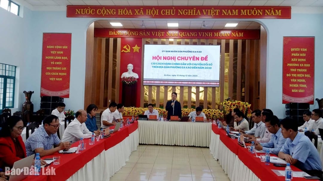 លោក Dang Gia Duan លេខាធិការគណៈកម្មាធិការបក្ស និងជាប្រធានក្រុមប្រឹក្សាប្រជាជនសង្កាត់ Ea Kao បានថ្លែងសុន្ទរកថាបញ្ចប់សន្និសីទ។