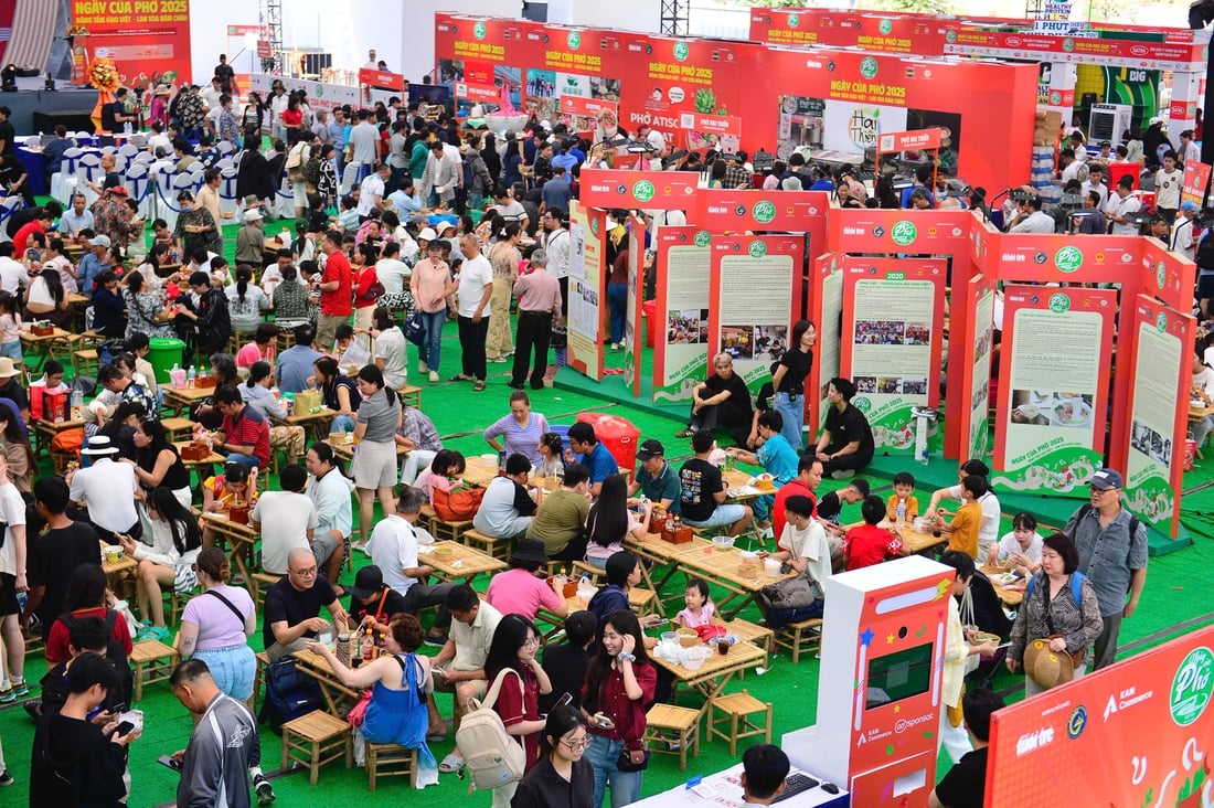 De pho-straat is erg breed geworden - Foto 1. ngày của phở - Ảnh 1.