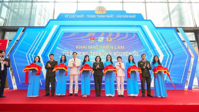 ពិធីបើកការតាំងពិព័រណ៍ «ត្រួសត្រាយផ្លូវក្នុងយុគសម័យឌីជីថល»។