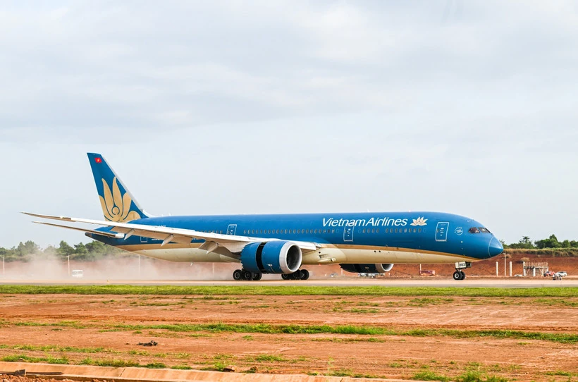 Největší vietnamské letadlo oficiálně přistálo na letišti Long Thanh.
