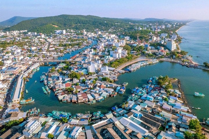 ទិដ្ឋភាព​ដ៏​ស្រស់​ស្អាត​នៃ​ជ្រុង​មួយ​នៃ​ទីក្រុង​ភូកុក ដែល​ត្រូវ​បាន​ស្នើ​ឲ្យ​រៀបចំ​ជា​តំបន់​សេដ្ឋកិច្ច​ពិសេស​ដែល​មាន​តំបន់​រង​ចំនួន ៧។