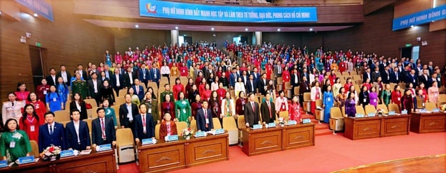 Những hình ảnh đẹp tại Đại hội đại biểu Phụ nữ tỉnh Ninh Bình lần thứ I, nhiệm kỳ 2025-2030- Ảnh 2.