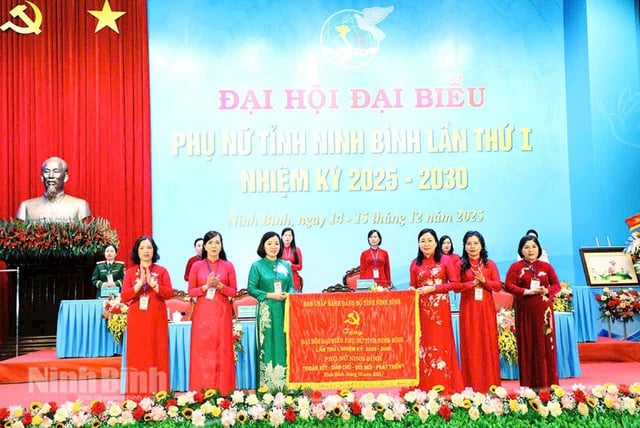 Những hình ảnh đẹp tại Đại hội đại biểu Phụ nữ tỉnh Ninh Bình lần thứ I, nhiệm kỳ 2025-2030- Ảnh 9.