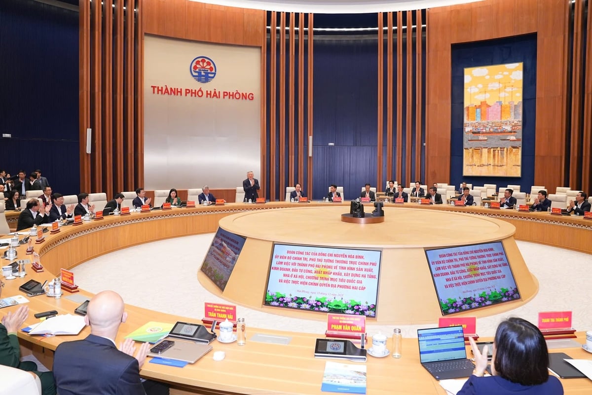 Een scène uit de werksessie. Foto: Dam Thanh. Quang cảnh buổi làm việc. Ảnh: Đàm Thanh.