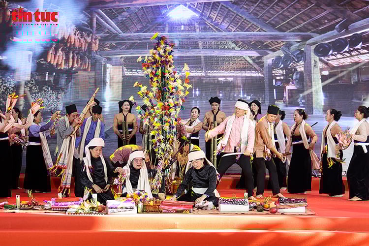 ຄຳບັນຍາຍຮູບພາບ