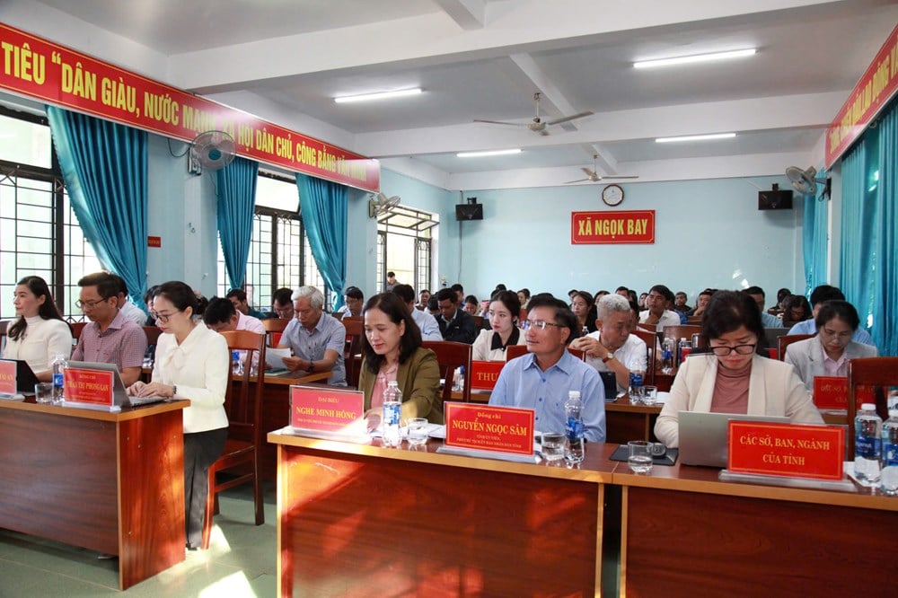 Bộ trưởng Nguyễn Văn Hùng tiếp xúc cử tri xã Ngọc Bay, tỉnh Quảng Ngãi - Ảnh 1.