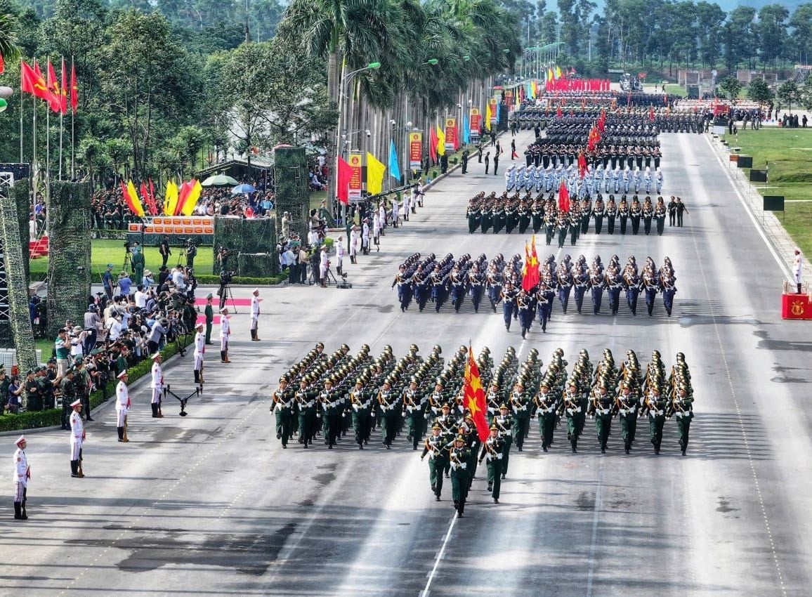 diễu hành diễu binh A80