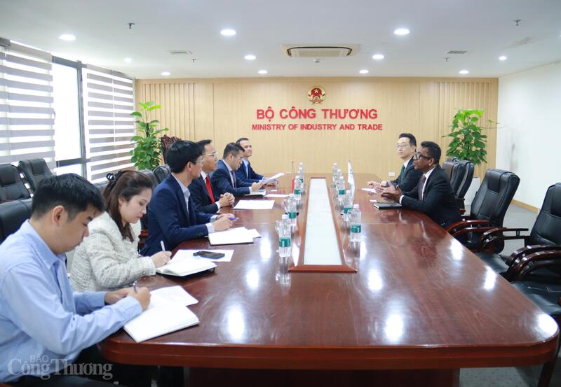Členství Vietnamu v IRENA bylo dosaženo v souladu s politikou a směrnicemi strany a státu v oblasti energetické transformace a rozvoje obnovitelných zdrojů energie. Foto: Thanh Tuan.