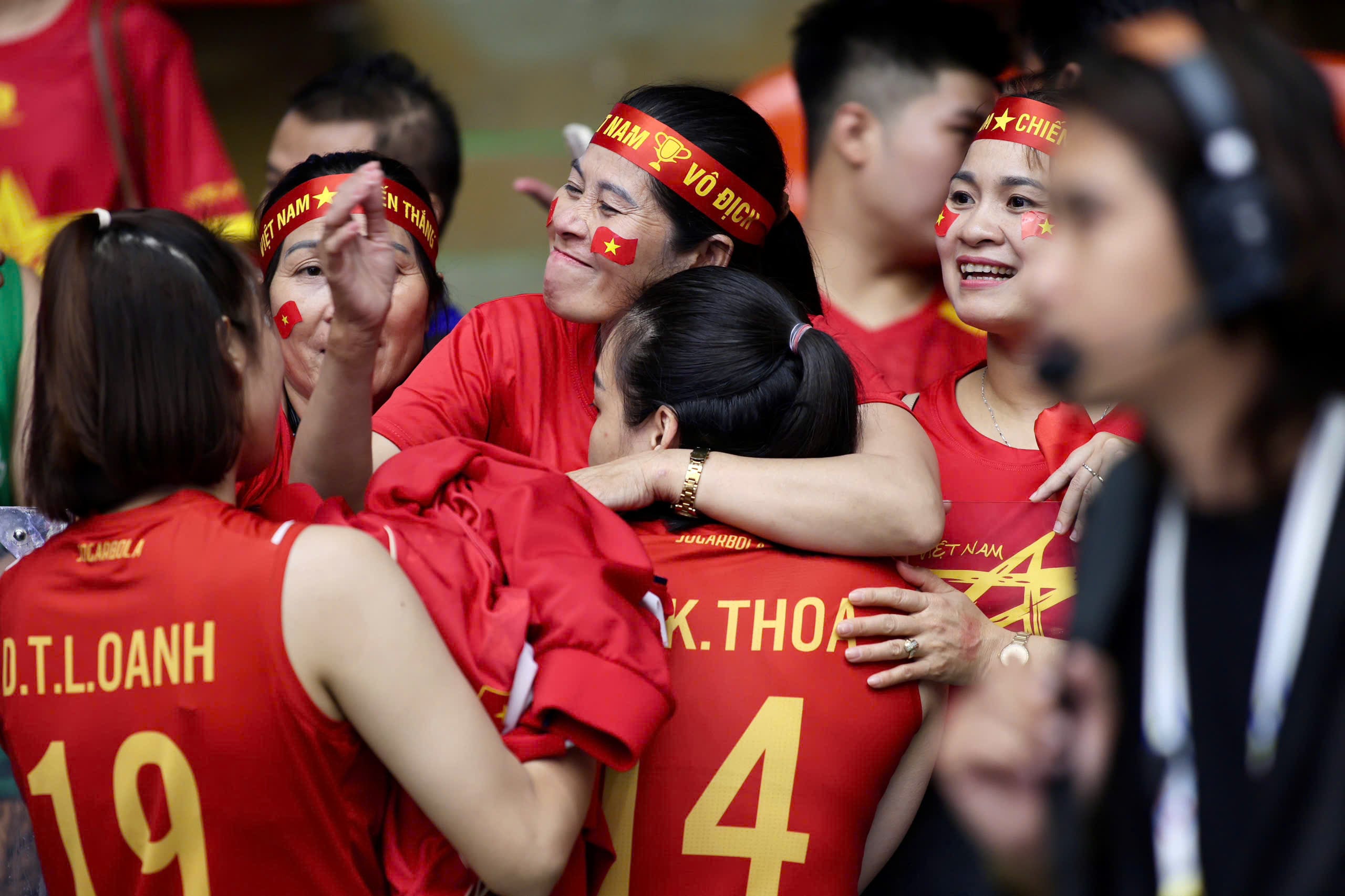 Thanh Thúy trào nước mắt khi bóng chuyền nữ Việt Nam thua đau đớn Thái Lan…- Ảnh 7.