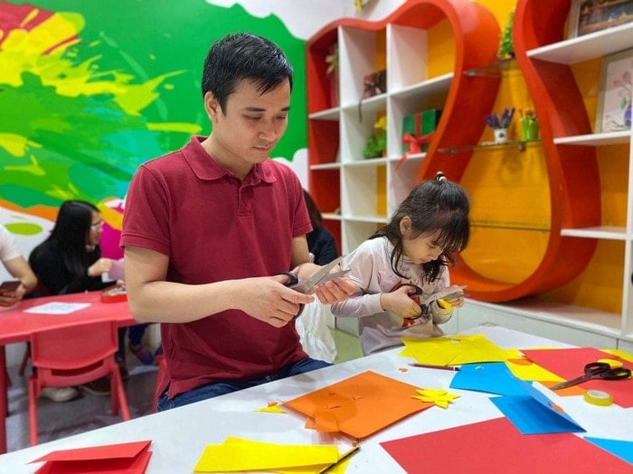 កុមារចូលរួមក្នុងសកម្មភាពសប្បាយៗ និងច្នៃប្រឌិតនៅថ្ងៃទី 1 ខែមិថុនា។