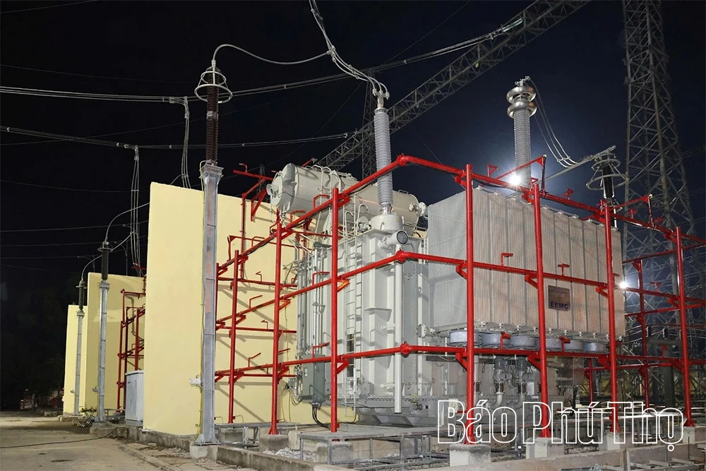 Vietnam'da üretilen ilk 500kV - 900 MVA transformatör ünitesi başarıyla devreye alındı ve ulusal elektrik şebekesine bağlandı.