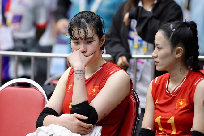 Vietnamský ženský volejbalový tým „přišel“ o zlatou medaili, regionální tisk vyjadřuje lítost: Měly velkou smůlu! - Foto 3. Bóng chuyền nữ Việt Nam 'hụt' HCV, báo chí khu vực tiếc nuối: Họ quá kém may mắn!- Ảnh 3.