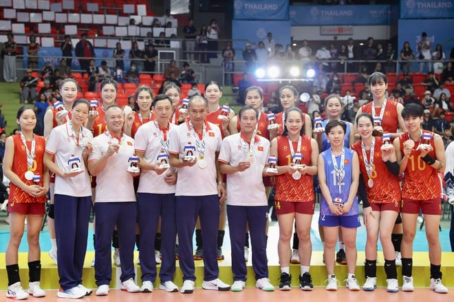 Vietnamský ženský volejbalový tým „přišel“ o zlatou medaili, regionální tisk vyjadřuje lítost: Měly velkou smůlu! - Foto 5. Bóng chuyền nữ Việt Nam 'hụt' HCV, báo chí khu vực tiếc nuối: Họ quá kém may mắn!- Ảnh 5.