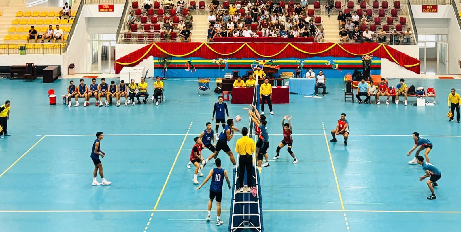 흥미진진한 남자 배구 토너먼트