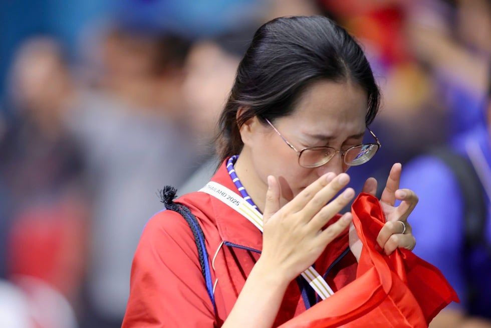 ទឹកភ្នែករបស់ក្មេងស្រីក្លាហាននៅក្នុងព្រឹត្តិការណ៍ស៊ីហ្គេមលើកទី៣៣ - រូបថតទី៤។ Giọt nước mắt của những cô gái quả cảm tại SEA Games 33 - Ảnh 4.