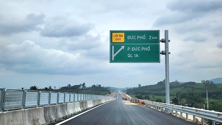 Snelweg Quang Ngai - Hoai Nhon: 'Druk' vóór de openingsdag op 19 december - Foto 3. Cao tốc Quảng Ngãi - Hoài Nhơn: 'Tất bật' trước ngày thông xe 19/12- Ảnh 3.