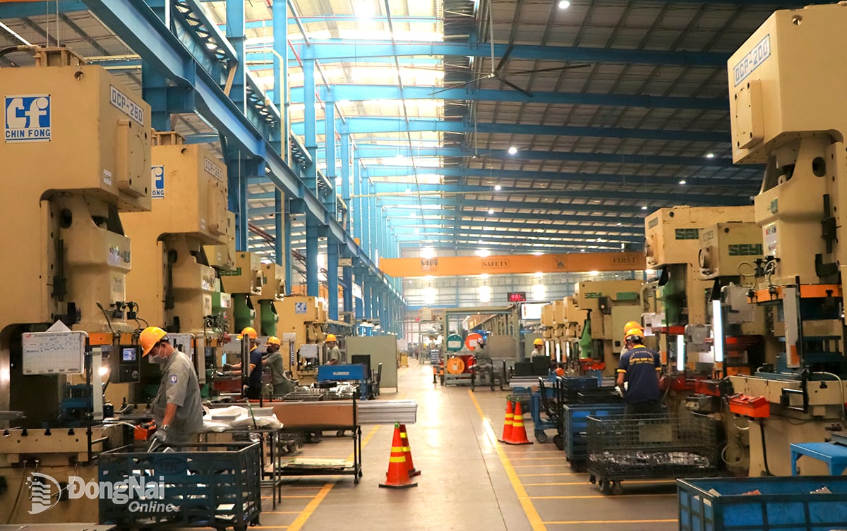 High-tech machinery and production system at Vietnam Precision Joint Stock Company, located in Ho Nai Industrial Park, Ho Nai Ward.