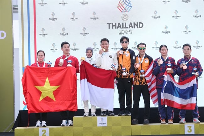 Den 15 december vid de 33:e SEA Games: Den vietnamesiska sportdelegationen vann ytterligare 5 guldmedaljer och fortsatte att jaga de 3 ledande delegationerna - Foto 1. Ngày thi đấu 15/12 tại SEA Games 33: Đoàn Thể thao Việt Nam giành thêm 5 HCV, tiếp tục bám đuổi trong top 3 đoàn dẫn đầu - Ảnh 1.