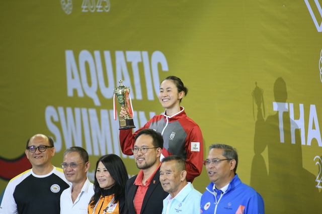Singapores simlegend får en oöverträffad ära i SEA Games historia - Foto 1. Huyền thoại bơi lội Singapore nhận vinh danh chưa từng có trong lịch sử SEA Games- Ảnh 1.