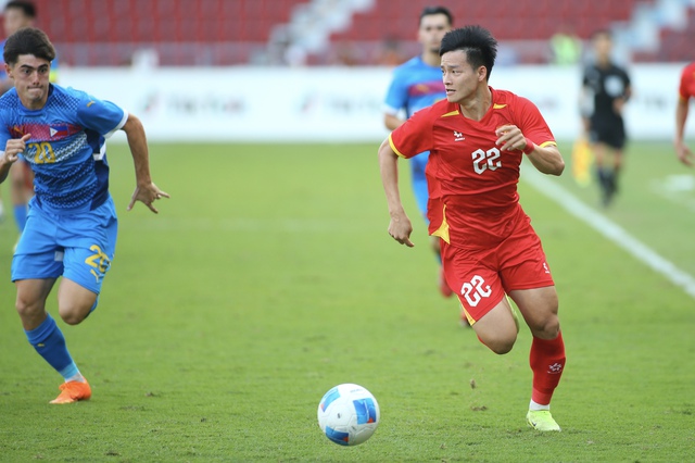 Vietnams U23-hjälte: Utstår smärta för att glänsa, tränare Kims uppmuntran är lika värdefull som guld - Foto 4. Người hùng U.23 Việt Nam: Nén đau để tỏa sáng, lời động viên của thầy Kim quý như vàng- Ảnh 4.