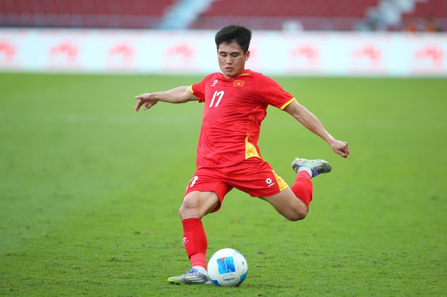 Vietnams U23-hjälte: Utstår smärta för att glänsa, tränare Kims uppmuntran är lika värdefull som guld - Foto 5. Người hùng U.23 Việt Nam: Nén đau để tỏa sáng, lời động viên của thầy Kim quý như vàng- Ảnh 5.
