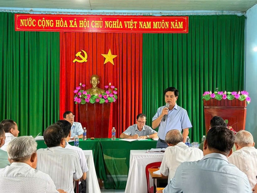 សមមិត្តឧត្តមសេនីយ៍ឯក ង្វៀន ឌឹកហៃ សមាជិកគណៈកម្មាធិការអចិន្ត្រៃយ៍នៃគណៈកម្មាធិការបក្សខេត្ត លេខាធិការគណៈកម្មាធិការបក្ស និងជាប្រធាននគរបាលខេត្តដុងណៃ បានចូលរួមកិច្ចប្រជុំសាខាបក្សប្រចាំខែធ្នូ នៅសាខាបក្សសង្កាត់ដុងណៃ សង្កាត់បៀនហ័រ នៅថ្ងៃទី៣ ខែធ្នូ ឆ្នាំ២០២៥។