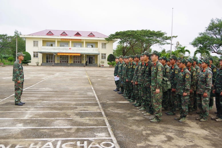 កងពលធំទី 2 បានដាក់ពង្រាយនាយទាហាន និងពលទាហានជិត 450 នាក់ ដើម្បីសាងសង់ផ្ទះសម្រាប់ប្រជាជននៅ Dak Lak - រូបថតទី 1។ Sư đoàn 2 tăng cường gần 450 cán bộ, chiến sĩ xây dựng nhà cho nhân dân Đắk Lắk- Ảnh 1.