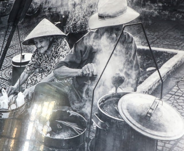 នំបាយស្អិតមួយចាននៅពេលព្រឹក និងដំណើរនៃការថែរក្សាសិប្បកម្មតាមរយៈការគោរពបូជារបស់កូនចៅនៅក្នុងទីក្រុងបុរាណហូយអាន - រូបថតទី ៤។