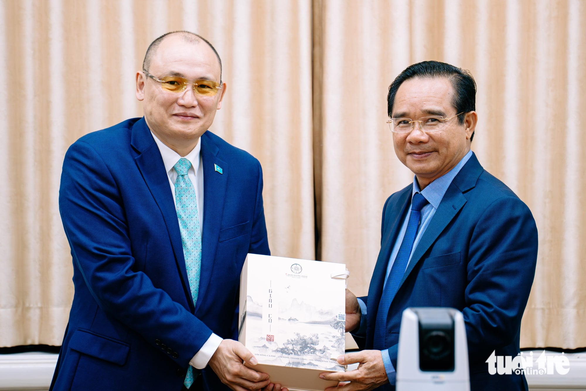 កិច្ចសហប្រតិបត្តិការជាមួយមជ្ឈមណ្ឌលហិរញ្ញវត្ថុអន្តរជាតិ ការបើកស្ថានកុងស៊ុល និងជើងហោះហើរត្រង់រវាងទីក្រុងហូជីមិញ និងកាហ្សាក់ស្ថាន - រូបថតទី ៥។ Kazakhstan - Ảnh 5.