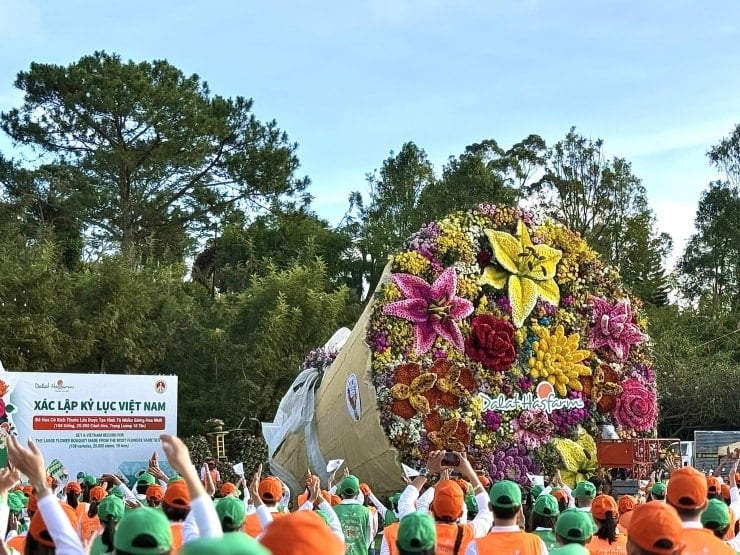 Ini merupakan pencapaian luar biasa yang membawa tanda bunga Vietnam; pada masa yang sama, ia mengukuhkan kedudukan Da Lat sebagai rantau penanaman bunga terkemuka di Asia Tenggara.