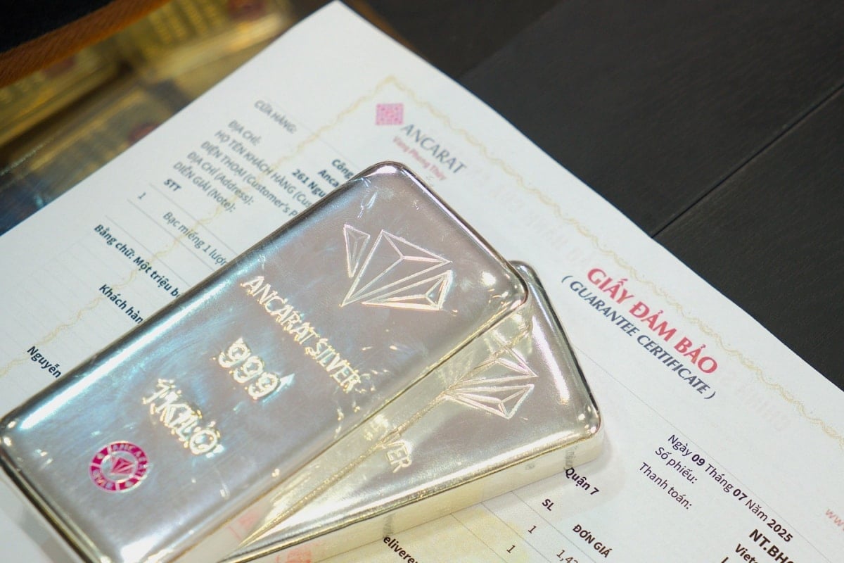 Cena stříbra dnes, 16. prosince 2025: Ceny prudce vzrostly a dosáhly nového rekordu.