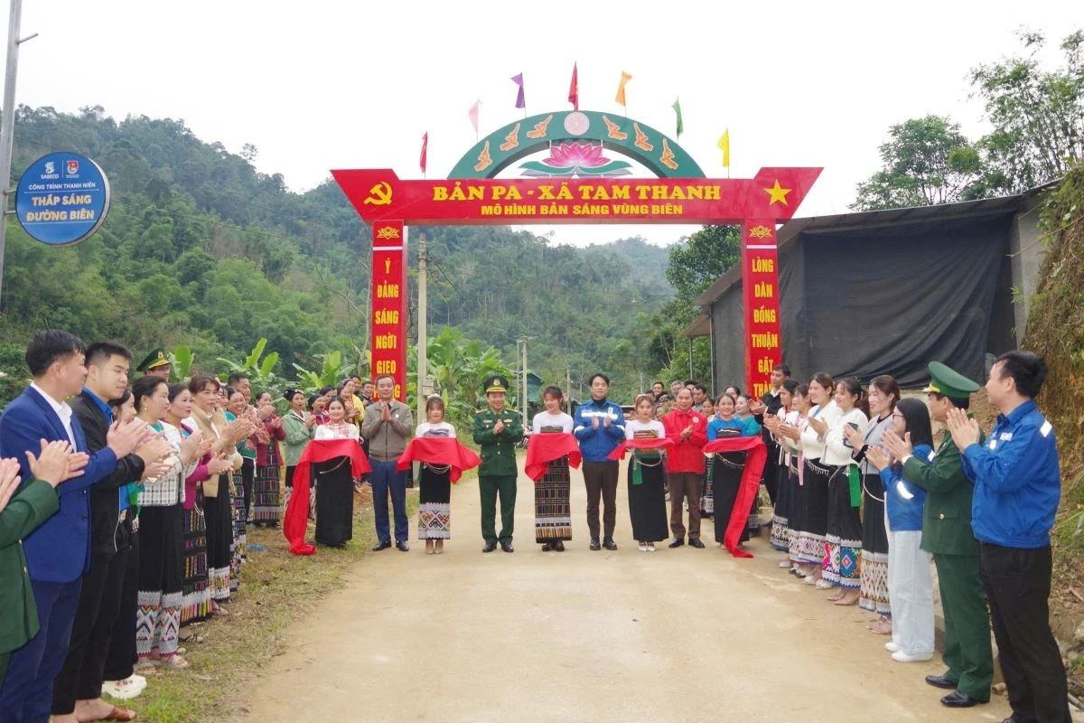 ពិធីប្រគល់វត្ថុក្រោមគំរូ