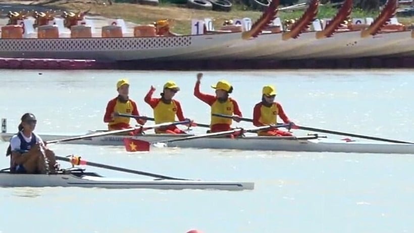 The quartet of Le Thi Hien, Du Thi Bong, Ha Thi Vui, and Pham Thi Ngoc Anh brought home the Gold Medal in Rowing, in the women's heavyweight quadruple sculls event.