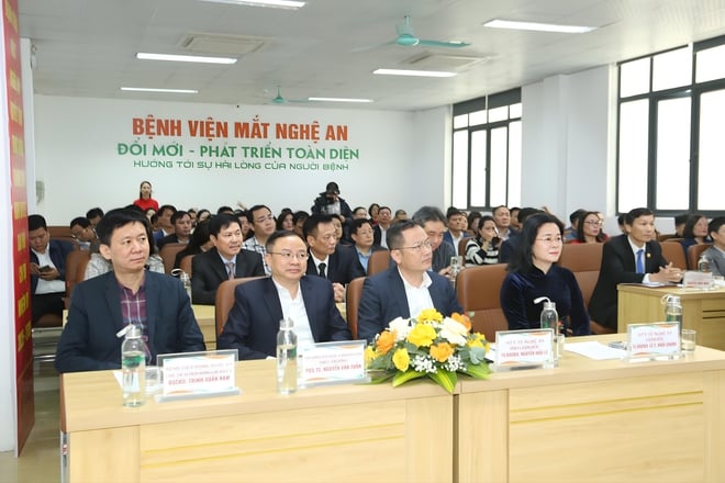 ແຂວງເຫງະອານ ປ່ຽນຈຸດສຸມຈາກການປ້ອງກັນຕາບອດໄປສູ່ການຄຸ້ມຄອງພະຍາດຊໍາເຮື້ອ, ໂດຍນໍາໃຊ້ AI ຢ່າງແຂງແຮງ - ຮູບພາບທີ 1. Nghệ An chuyển trọng tâm phòng chống mù lòa sang quản lý bệnh mạn tính, ứng dụng mạnh AI
- Ảnh 1.
